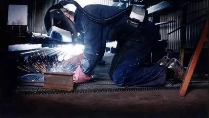 焊接防護屏的一些相關(guān)分類！