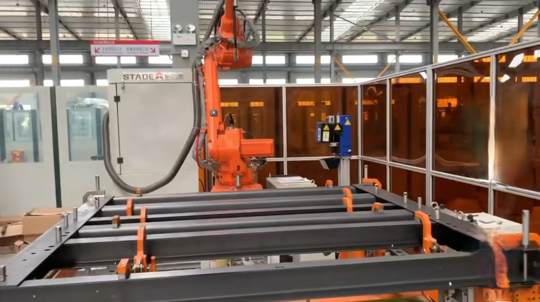 為什么機(jī)器人要使用機(jī)器人防護(hù)圍欄？